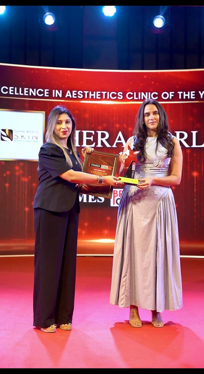 Thera-World Skin receiving award for excellence in aesthetics clinic